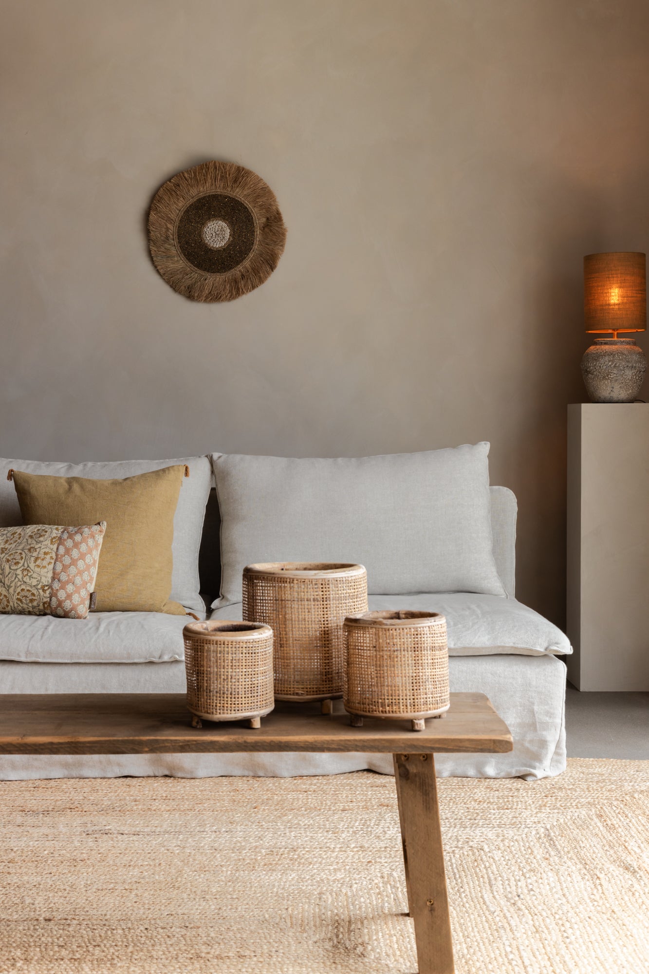 Raffia en schelp wanddeco